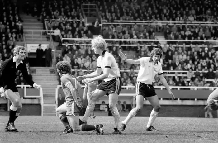 Framed Print : Division Two football Fulham v Chelsea 1976  /  77 season. Fulham won the match three one