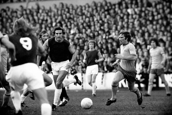 Division One Football: West Ham F. C. vs. Arsenal F. C. 1974  /  75 Season
