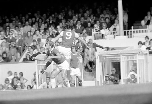 Division I. Arsenal (2) v. Leicester City (2). September 1975 75-04972-022