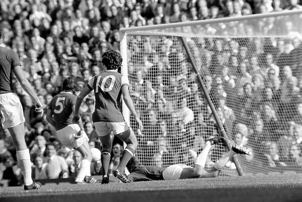 Division I. Arsenal (2) v. Leicester City (2). September 1975 75-04972-012