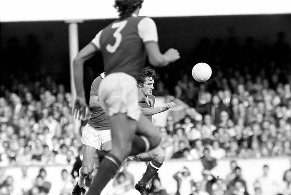Division I. Arsenal (2) v. Leicester City (2). September 1975 75-04972-042