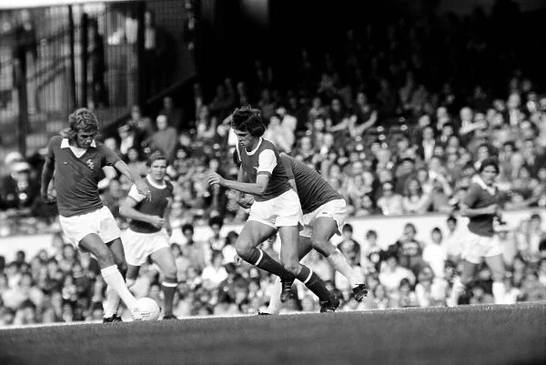 Division I. Arsenal (2) v. Leicester City (2). September 1975 75-04972-045