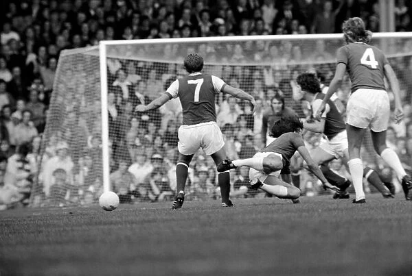 Division I. Arsenal (2) v. Leicester City (2). September 1975 75-04972-048