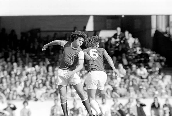 Division I. Arsenal (2) v. Leicester City (2). September 1975 75-04972-037