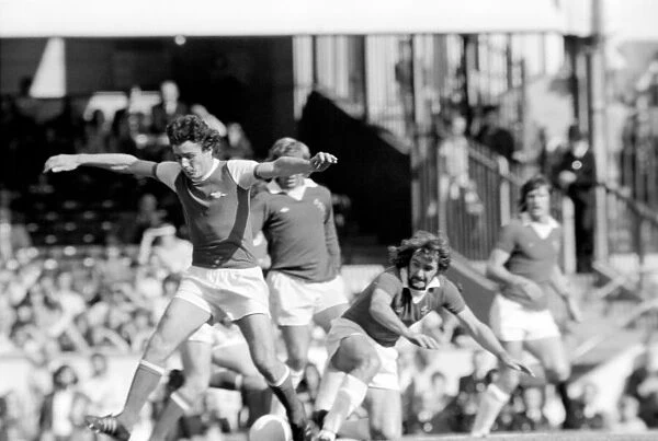 Division I. Arsenal (2) v. Leicester City (2). September 1975 75-04972-034