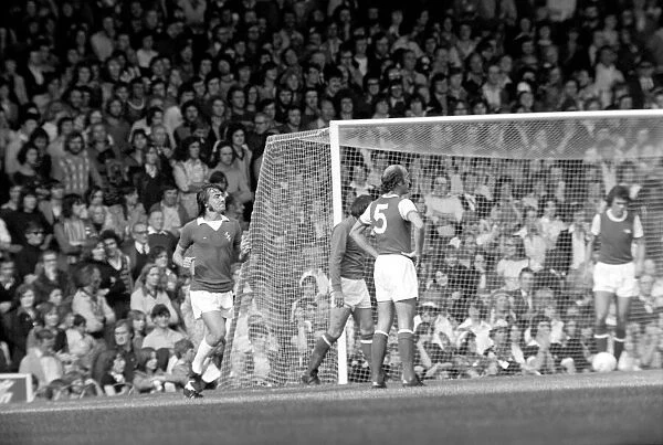 Division I. Arsenal (2) v. Leicester City (2). September 1975 75-04972-020