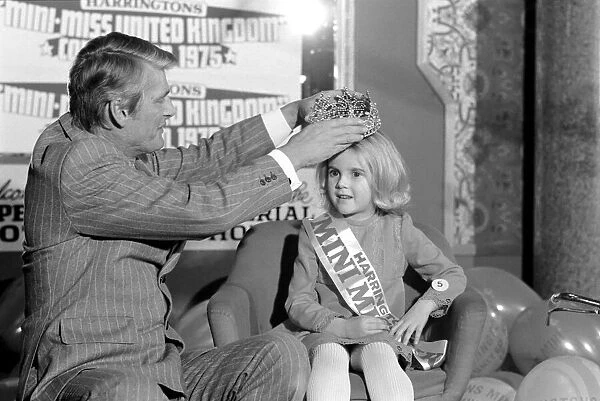 DJ Pete Murray seen here crowning the winner of the Mini Miss UK beauty competition