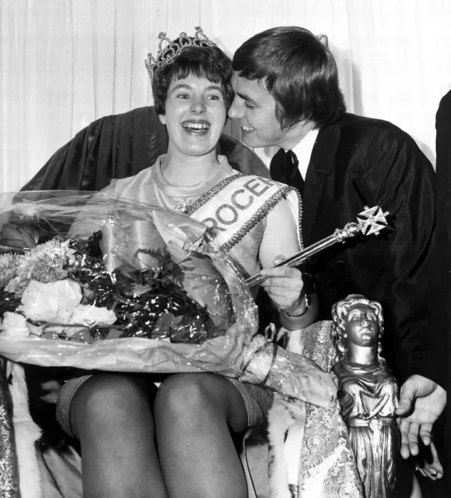 Framed Print : DJ Simon Dee congratulates Patricia Hilditch after winning the Best Grocery girl 1969 Framed Print : DJ Simon Dee congratulates Patricia Hilditch after winning the Best Grocery girl 1969