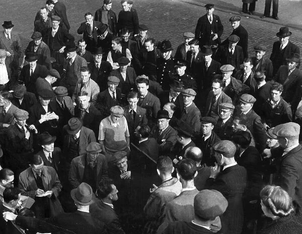 Dock Strikes 1945. Sandy Powell addressing the dockers clerks