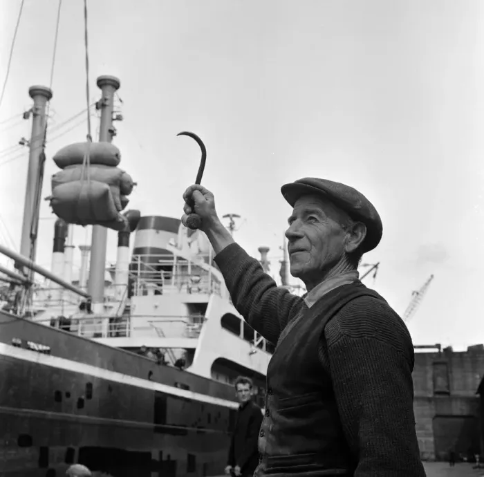 Framed Print : Dockers loading a ship at Gladstone Dock, Liverpool. Pictured is Danny Cull, 67