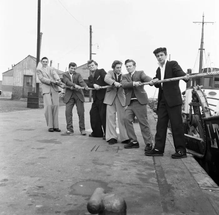 Framed Print : Dockside Dandies including David Goldspink, 17, Ray Winney, 16, Johnny Ball, 16