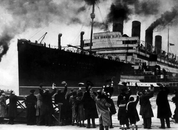Dockside watchers wave goodbye to the 45, 000 ton liner Aquitania as she leaves