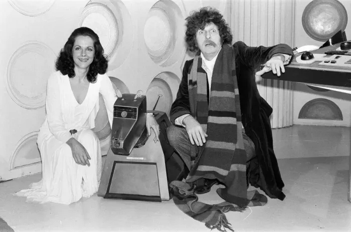 Framed Print : Doctor Who, actor Tom Baker - the 4th Doctor - pictured with fellow Time Lord Romana