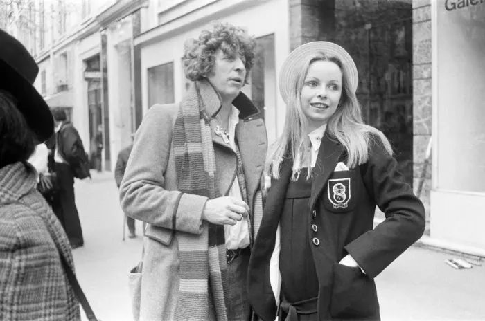 Framed Print : Doctor Who, actor Tom Baker - the 4th Doctor - pictured with fellow Time Lord Romana