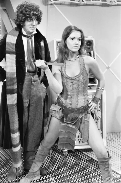 Framed Print : Doctor Who, actor Tom Baker - the 4th Doctor - pictured with new assistant Leela played