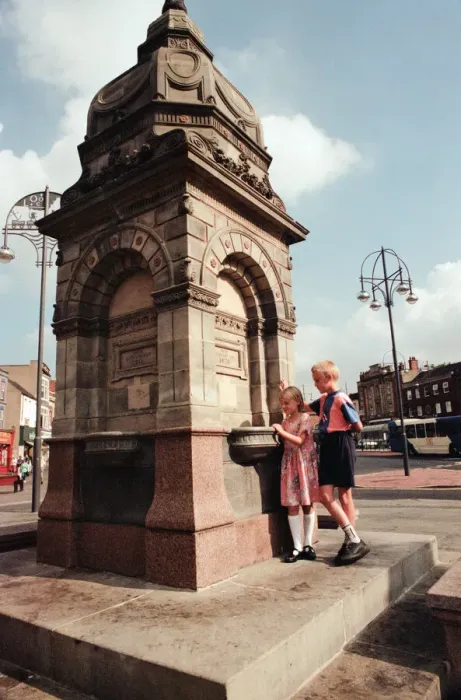 Framed Print : Dodshons Fountain in Stockton High Street, 22nd August 1996 Framed Print : Dodshons Fountain in Stockton High Street, 22nd August 1996