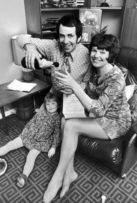 Framed Print : Don Maclean, actor and comedian, celebrates with wife Toni and daughter Rachel aged 2