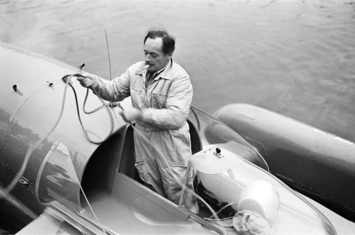 Framed Print : Donald Campbell & Bluebird K7 at Coniston Water, Friday 4th November 1966 Framed Print : Donald Campbell & Bluebird K7 at Coniston Water, Friday 4th November 1966