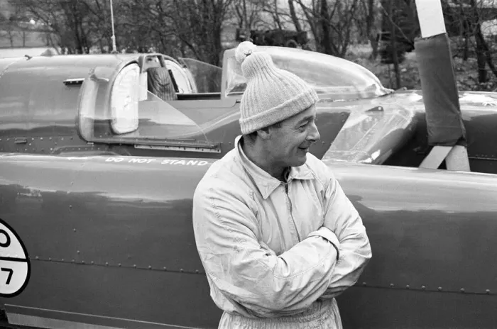 Framed Print : Donald Campbell & Bluebird K7 at Coniston Water, Friday 4th November 1966 Framed Print : Donald Campbell & Bluebird K7 at Coniston Water, Friday 4th November 1966