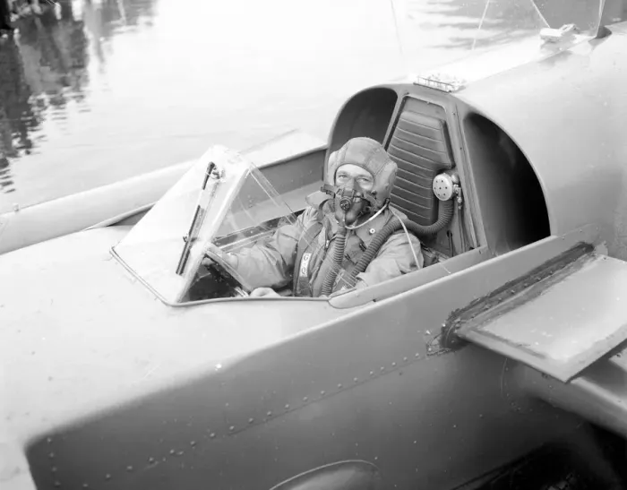 Framed Print : Donald Campbell breaks the Water Speed Record in Bluebird K7 on Ullswater, 23rd July 1955 Framed Print : Donald Campbell breaks the Water Speed Record in Bluebird K7 on Ullswater, 23rd July 1955