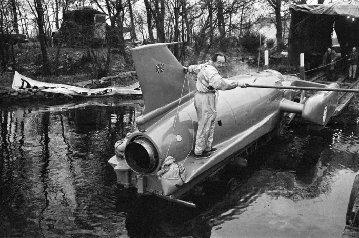 Framed Print : Donald Campbell takes Bluebird on Coniston Water for the first time