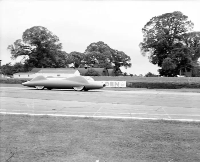 Framed Print : Donald Campbell takes Bluebird for a run at Goodwood in Sussex, 21st July 1960 Framed Print : Donald Campbell takes Bluebird for a run at Goodwood in Sussex, 21st July 1960