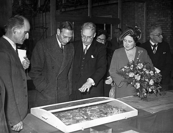 Donald Gibson, the Citys architect explaining his revolutionary plans for Coventry