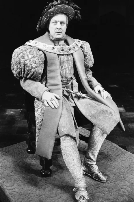 Framed Print : Donald Sinden as King Henry 8th in a scene from Henry 8th, which opens as the RSC Framed Print : Donald Sinden as King Henry 8th in a scene from Henry 8th, which opens as the RSC
