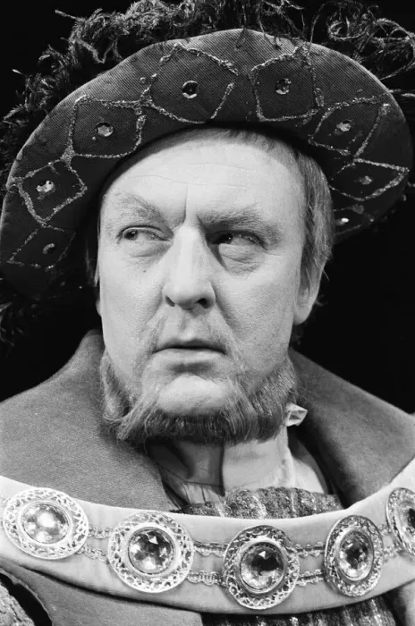 Framed Print : Donald Sinden as King Henry 8th in a scene from Henry 8th, which opens as the RSC