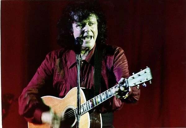 Donovan Pop Star of the 60s in Live concert in St. Ives