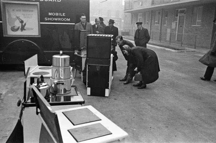 Framed Print : Door to Door Salesmen sell domestic appliances to homeowners in London Framed Print : Door to Door Salesmen sell domestic appliances to homeowners in London