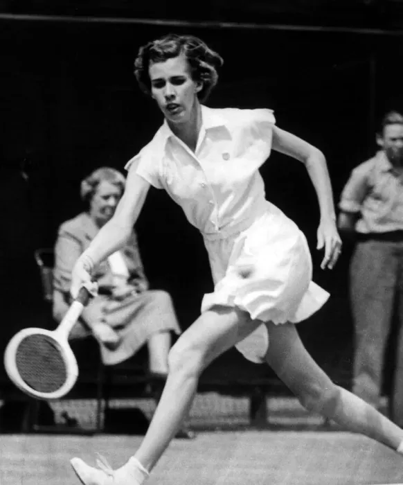 Framed Print : Doris Hart Wimbledon Champion July 1951 seen here against Shirley Fry in the Womens Framed Print : Doris Hart Wimbledon Champion July 1951 seen here against Shirley Fry in the Womens