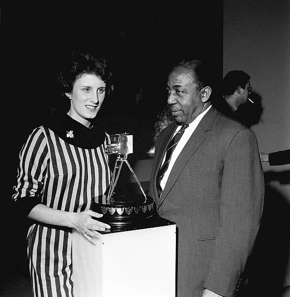 Dorothy Hyman athletics December 1963. Sportswoman personality of the Year