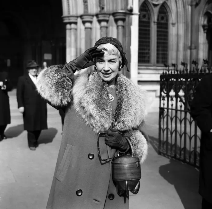 Framed Print : Dorothy Squires outside the High Court. The Billy Reid v Dorothy Squires case continued Framed Print : Dorothy Squires outside the High Court. The Billy Reid v Dorothy Squires case continued