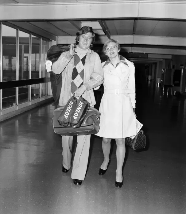 Framed Print : Doug McClelland, Dutch Open Champion, with wife Suzie, at London Heathrow Airport Framed Print : Doug McClelland, Dutch Open Champion, with wife Suzie, at London Heathrow Airport