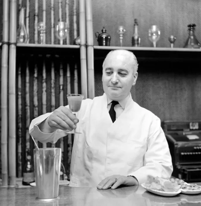 Framed Print : Drinks: Cocktails Joe Gilmore top barman at the Savoy hotel in London seen here preparing