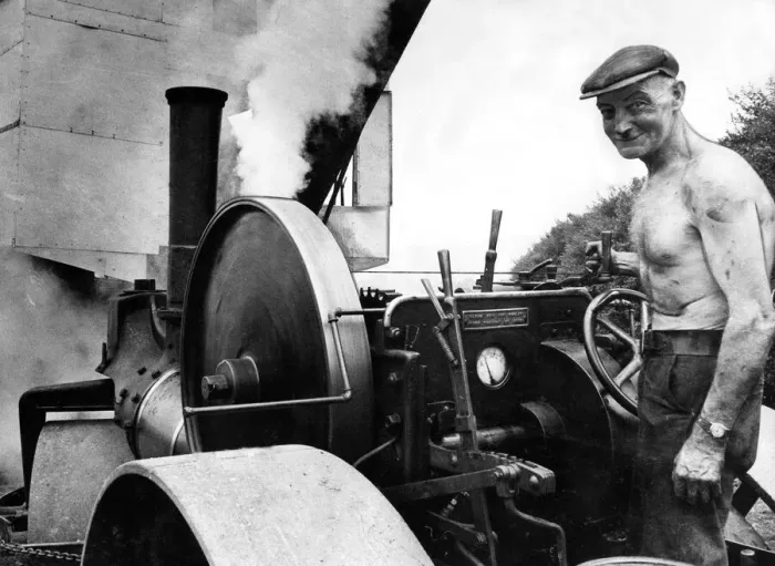 Framed Print : Driver Gerald Shortt and his steam roller at Beamish Open-Air Museum Framed Print : Driver Gerald Shortt and his steam roller at Beamish Open-Air Museum