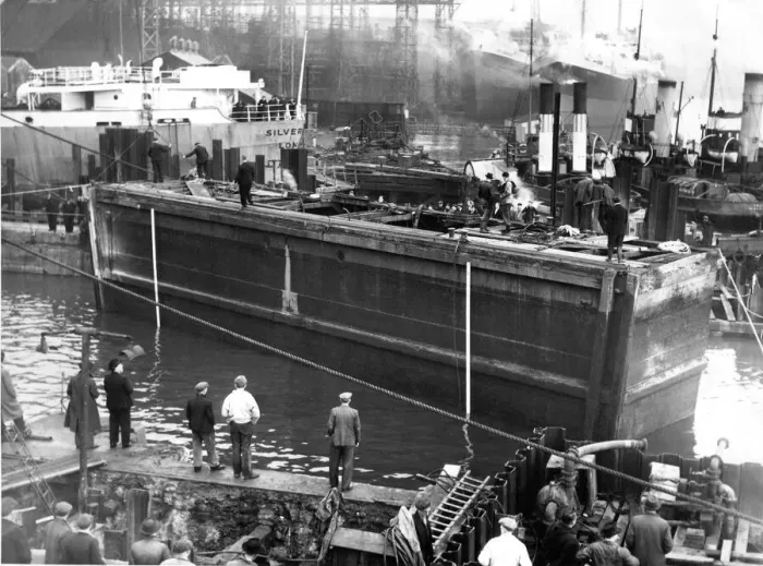Framed Print : The dry dock at Swan Hunter shipbuilders in Wallsend Framed Print : The dry dock at Swan Hunter shipbuilders in Wallsend