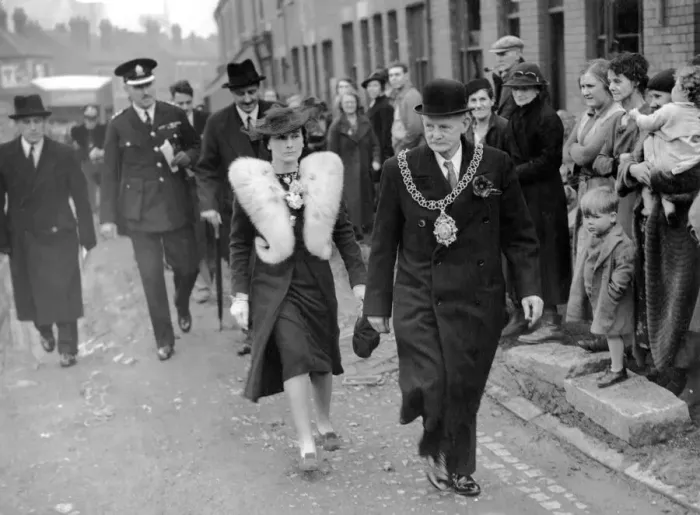 Framed Print : The Duchess of Gloucester toured bombed areas of Coventry after the Nazi air raids Framed Print : The Duchess of Gloucester toured bombed areas of Coventry after the Nazi air raids
