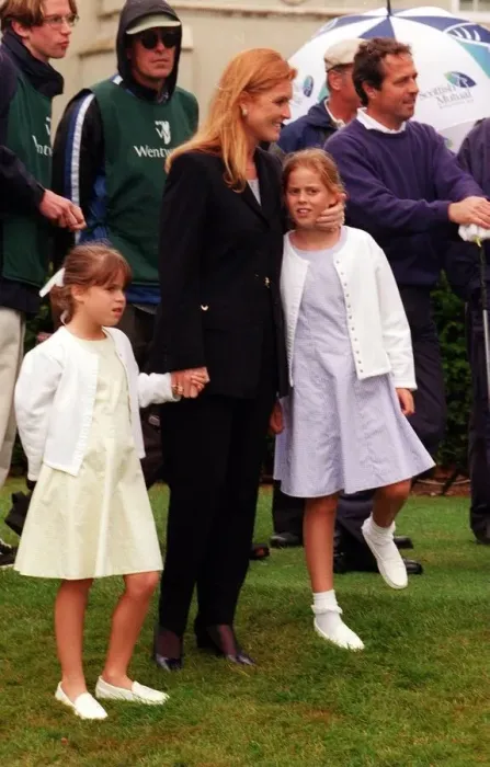Framed Print : The Duchess of York with her daughters August 1998 Beatrice (R) and Eugenie (L Framed Print : The Duchess of York with her daughters August 1998 Beatrice (R) and Eugenie (L