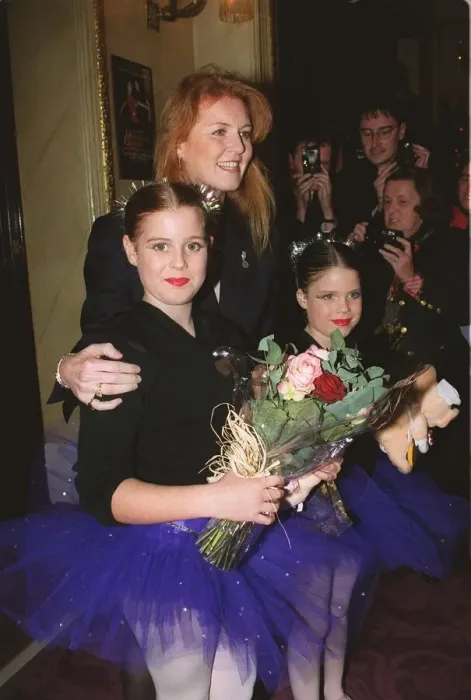 Framed Print : Duchess of York with Princess Beatrice December 1999 Duchess of York Sarah Ferguson