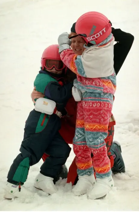 Framed Print : Duchess of York with Princess Beatrice Eugenie and on the slope of Verbier the day after Framed Print : Duchess of York with Princess Beatrice Eugenie and on the slope of Verbier the day after