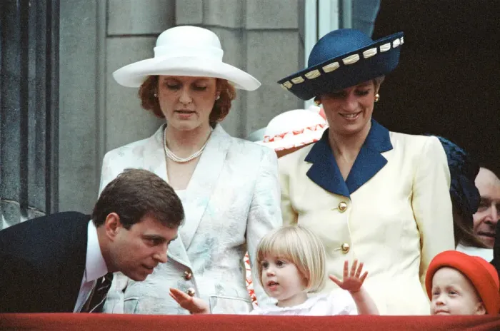 Framed Print : The Duchess of York, Sarah Ferguson, holds her three year old daughter Princess Beatrice Framed Print : The Duchess of York, Sarah Ferguson, holds her three year old daughter Princess Beatrice