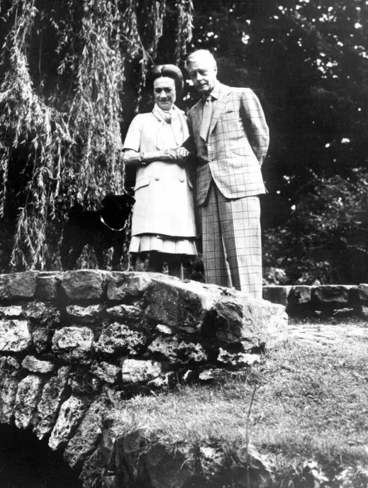 Framed Print : The Duke and Duchess of Windsor at their home, Le Moulin De La Tuileries, near Paris