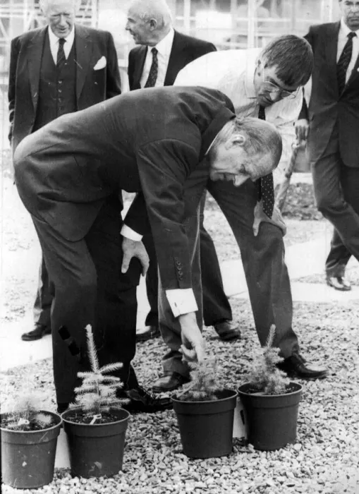 Framed Print : The Duke of Edinburg in Scotland, inspecting trees affected by acid rain - 20 June 1988 Framed Print : The Duke of Edinburg in Scotland, inspecting trees affected by acid rain - 20 June 1988