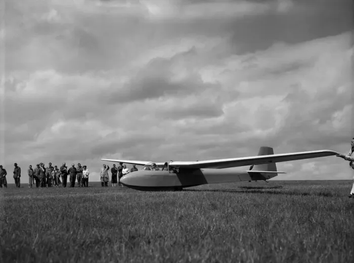 Framed Print : The Duke of Edinburgh at Nympsfield, headquarters of the Bristol Gliding Club