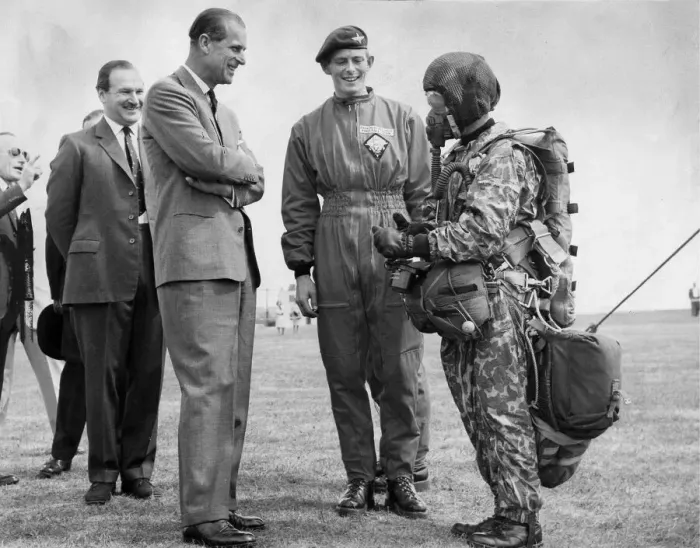 Framed Print : The Duke of Edinburgh, Prince Philip with Army test pilot - May 1965 Framed Print : The Duke of Edinburgh, Prince Philip with Army test pilot - May 1965