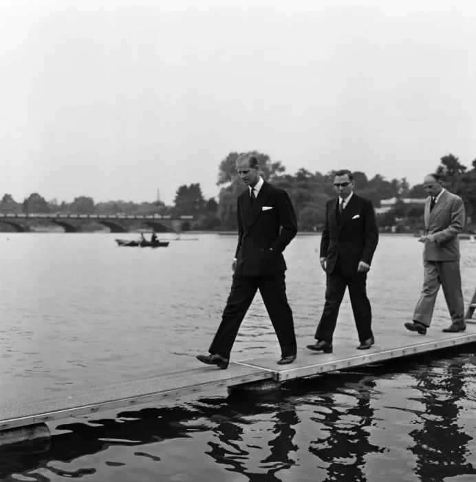 Framed Print : The Duke of Edinburgh reviews the canoes of the Boys Clubs of London at The Serpentine Framed Print : The Duke of Edinburgh reviews the canoes of the Boys Clubs of London at The Serpentine