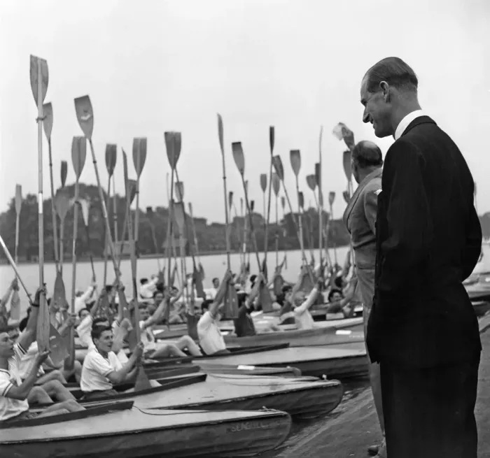 Framed Print : The Duke of Edinburgh reviews the canoes of the Boys Clubs of London at The Serpentine