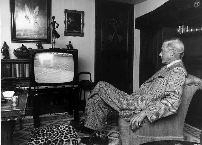 Framed Print : The Duke of Windsor watching the 1966 World Cup Final at his home Framed Print : The Duke of Windsor watching the 1966 World Cup Final at his home